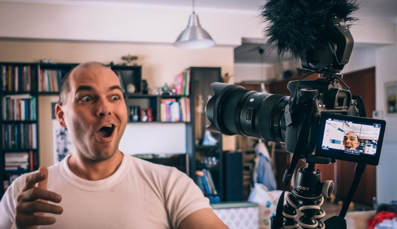 The 10 Best Vlogging Cameras With Flip Screens