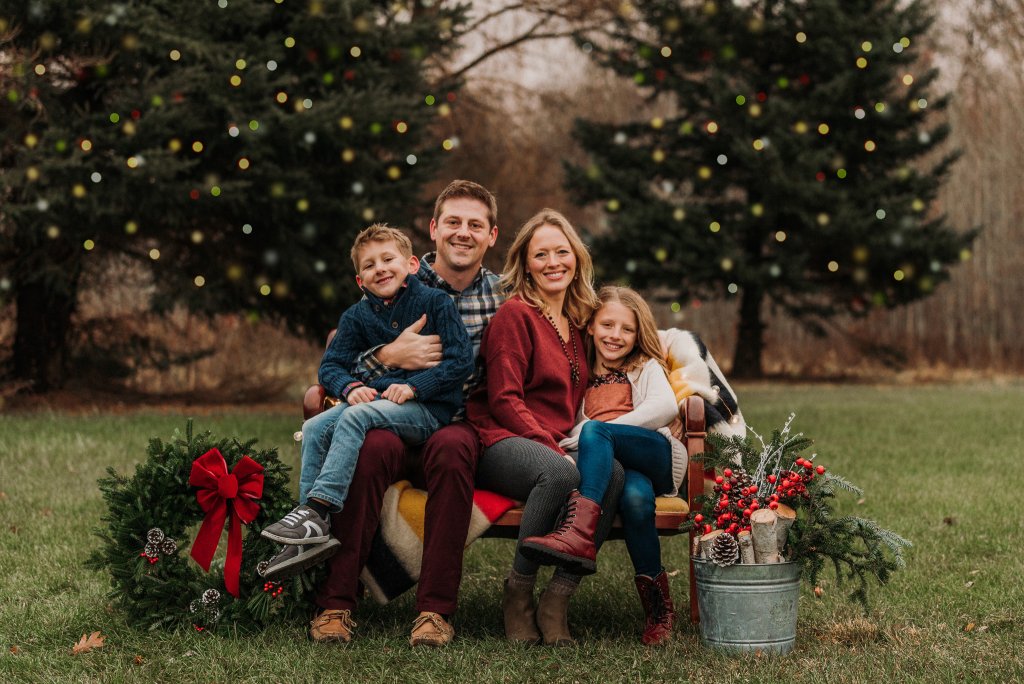 Choosing the Right Color Outfit for Your Family Pictures