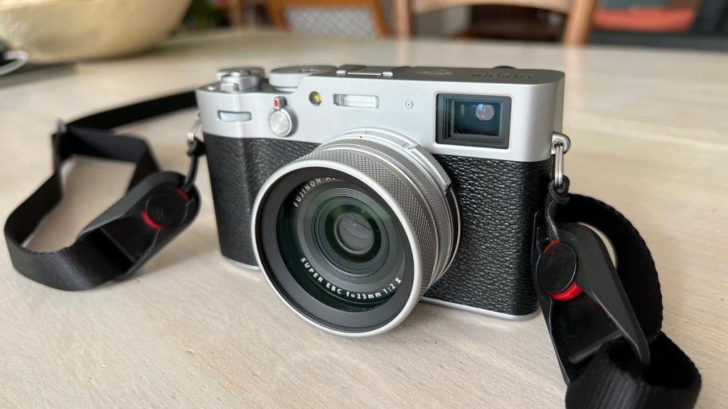 Fujifilm X100 V Design and Build