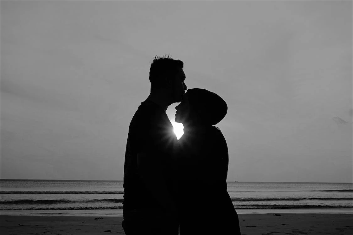 Intimate Couple Shooting at the Beachside by Sarah Everything › Beloved  Stories https://b… | Couples beach photography, Couple photography poses,  Couple photography