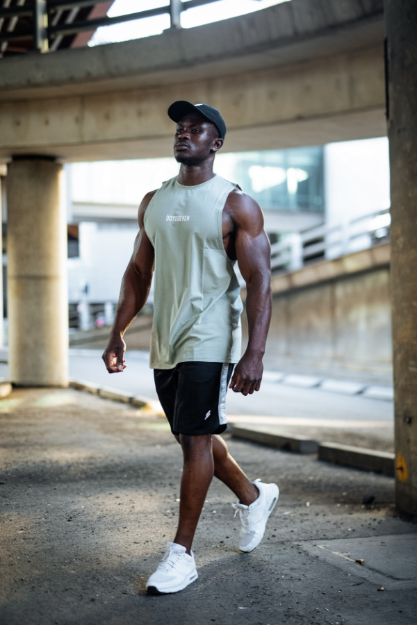 rear view of male bodybuilder posing in gym Stock Photo - Alamy