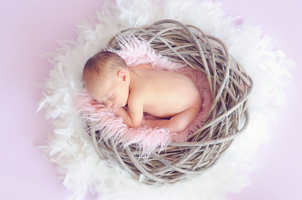 What is Lifestyle Newborn Photography?