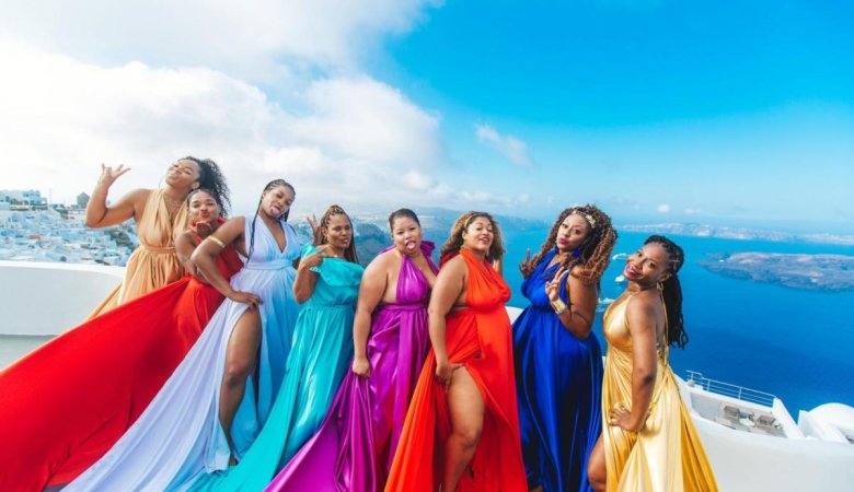 What Are Some Group Poses for Long Frock Shoots?