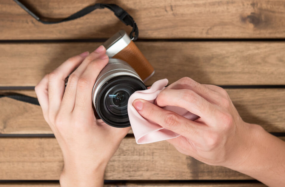 Cleaning the Detachable Camera Flash