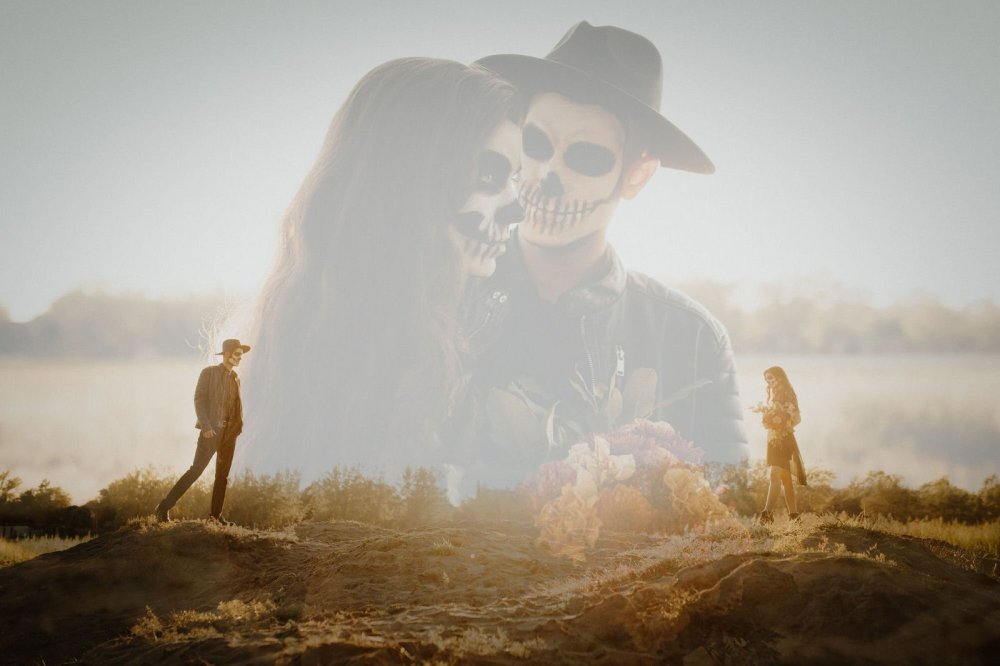 How Can You Capture a Storytelling Element in a Halloween Couple Photoshoot?