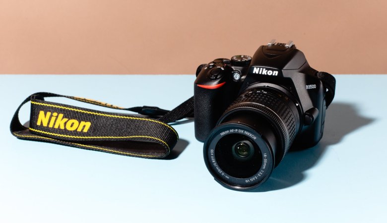How Do Different Entry-Level Nikon DSLR Cameras Compare in Terms of Feature