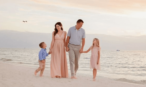 Why Do People Choose Beach Couple Photoshoots?