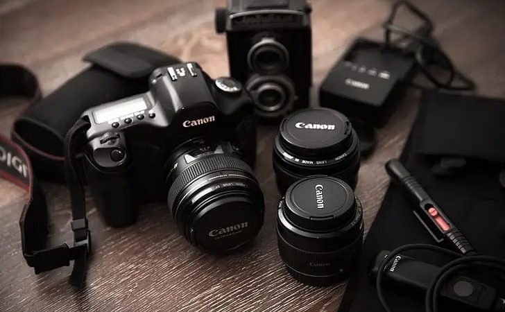 Which Camera, the Canon 80D or 70D, is More Suitable for Professional Photography