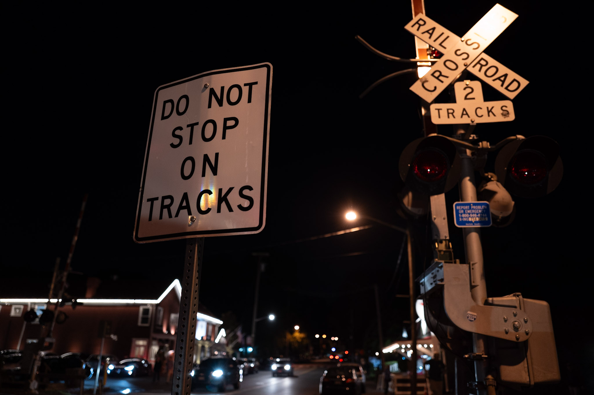 Railroad_Sign_at_Night