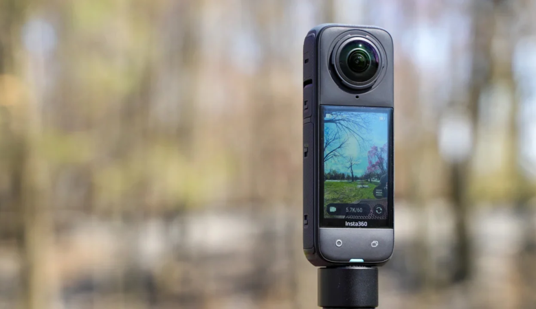 how does a 360 camera work